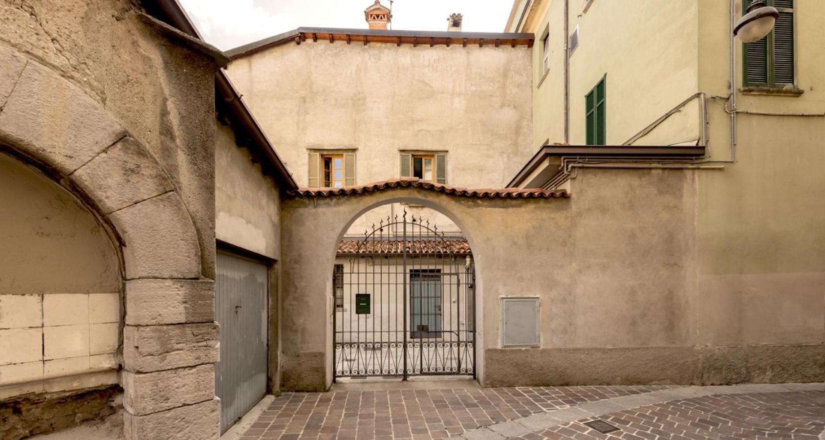 Charming Joivy Flat Next To Duomo Di Côme Esterno foto